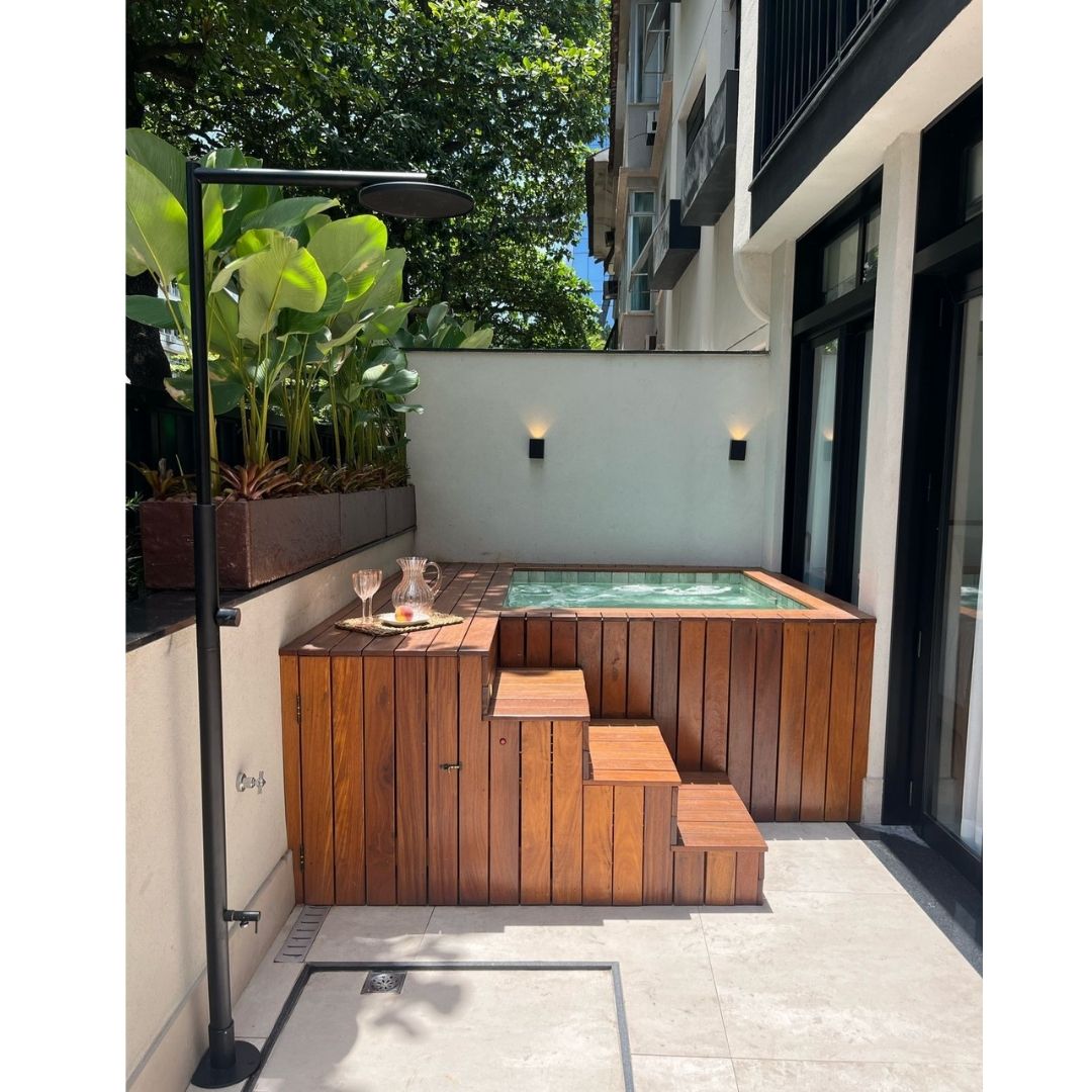 8 chuveiro externo de piso acqua black