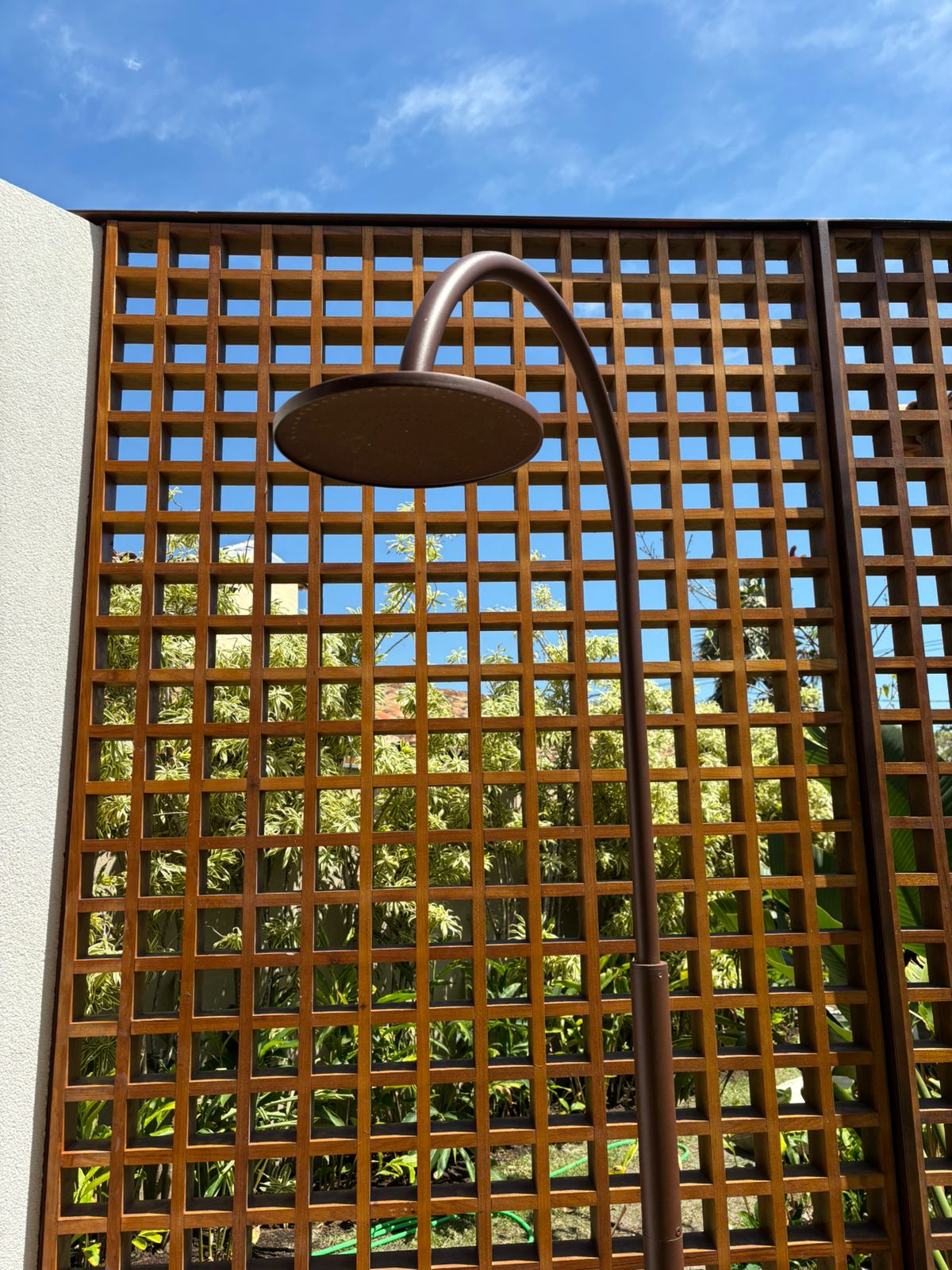 Ducha Piso Acqua Curve Marrom Corten close